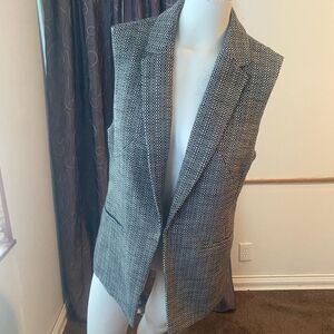 Banana Republic Black/White Tweed clasp closure Vest, size PM